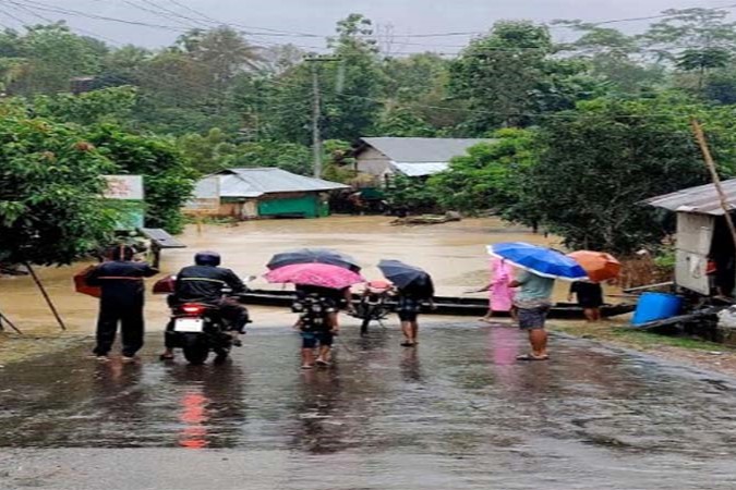 সড়ক যোগাযোগ বন্ধ, সাজেকে পাঁচ শতাধিক পর্যটক আটকা