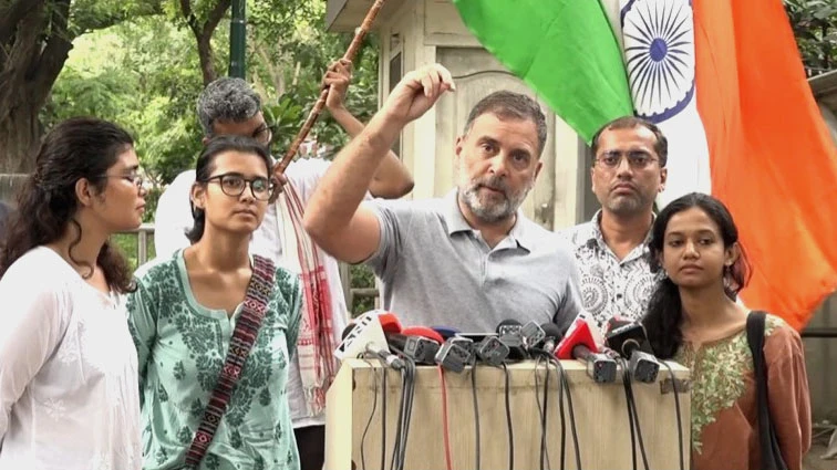 ভারতে এবার সরকার পতনের ডাক